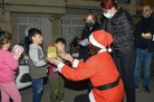 Yenişehir’de çocuklara sürpriz yeni yıl hediyesi