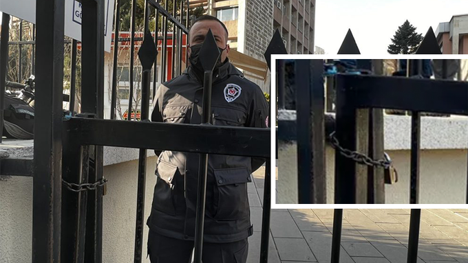 Kemal Kılıçdaroğlu Milli Eğitim Bakanlığı’na alınmadı ve MEB’in kapısına kilit vuruldu!