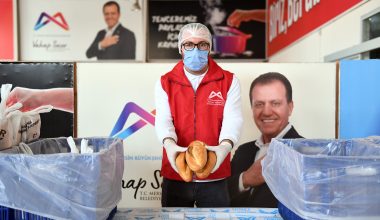MERSİN BÜYÜKŞEHİR, İHTİYAÇ SAHİBİ VATANDAŞLARA ÜCRETSİZ EKMEK DAĞITIMINA BAŞLADI