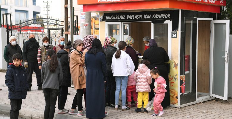 MERSİN BÜYÜKŞEHİR’İN “MAHALLE MUTFAKLARI” HAFTA SONU DA AÇILDI