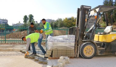TOROSLAR’DA YOLLAR KİLİT PARKE İLE YENİLENİYOR