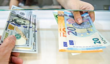 Döviz kurları 2022’nin ilk işlem gününe yükselişle başladı; dolar 13,50