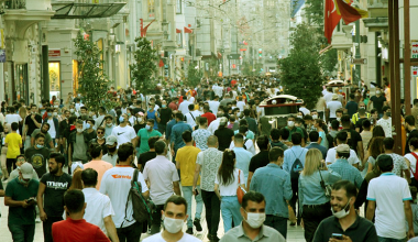 Uzmanlardan aşısızlar için PCR zorunluluğunun kaldırılmasına tepki: Bu, ‘Omicron yayılsın, binlerce kişi ölsün’ demek