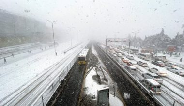 İstanbul Valisi Yerlikaya: Yollarda mahsur kalan 5 bin 57 kişinin tahliye edildi