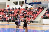 BÜYÜKŞEHİR MSK KADIN BASKETBOL TAKIMI, ÇEŞME’Yİ 93-48 YENDİ