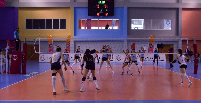 BÜYÜKŞEHİR MSK KADIN VOLEYBOL TAKIMI VAKIFBANK’I 3-0 YENDİ