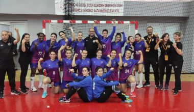 MSK KADIN VOLEYBOL VE HENTBOL TAKIMLARI YÜZLERİ GÜLDÜRDÜ