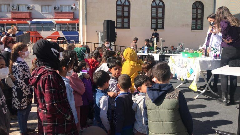 BİLİM, TEKNOLOJİ ATÖLYESİ’NDEKİ ÇOCUKLAR NASA YÖNETİCİSİ PINAR MOORE İLE GÖRÜŞTÜ