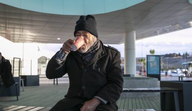 MERSİN’E GELEN YOLCULAR “1 EKMEK 1 ÇORBA” İLE KARŞILANIYOR