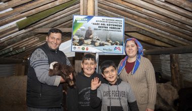 İŞARET KÜPELERİ TAKILAN KÜÇÜKBAŞ HAYVANLAR YENİ YETİŞTİRİCİLERİN OCAĞINDA BEREKETLENECEK