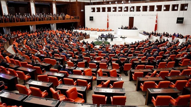 Şirket aleyhine haber yapan gazetecilere hapis öngören kanun teklifi, vergi kaçakçıları için ‘etkin pişmanlık’ hükümlerini genişletiyor