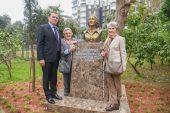 Başkan Özyiğit, Müfide İlhan’ın kızları Sinem İlhan ve Ayla İlhan Börekçi ile buluştu