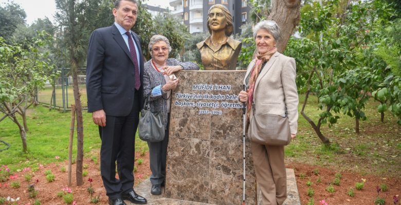 Başkan Özyiğit, Müfide İlhan’ın kızları Sinem İlhan ve Ayla İlhan Börekçi ile buluştu