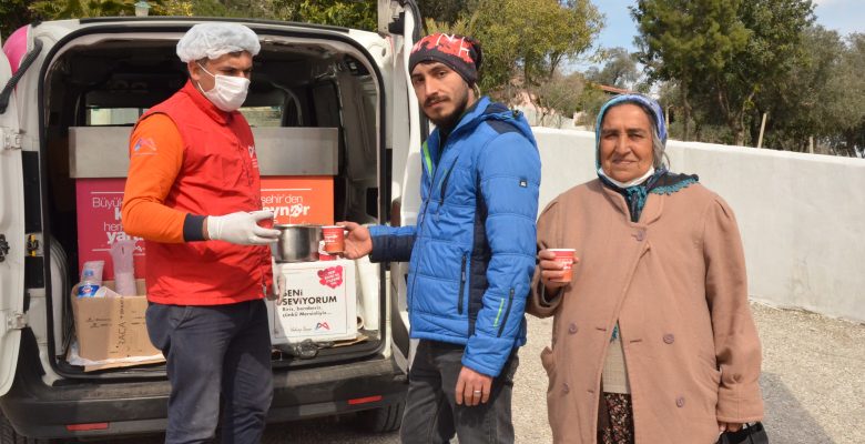 BÜYÜKŞEHİR BELEDİYESİ’NDEN ESHAB-I KEHF’DE KAYNAR İKRAMI