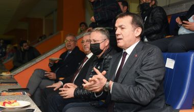 Başkan Özyiğit, “Takımımız tarihi bir başarıya imza attı”