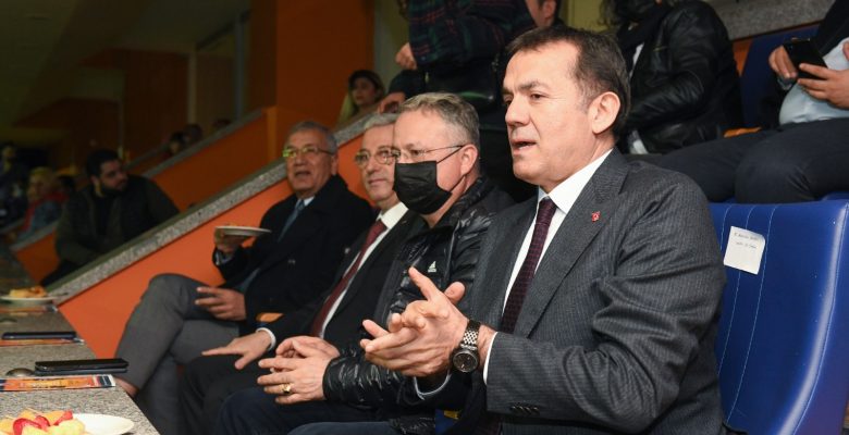 Başkan Özyiğit, “Takımımız tarihi bir başarıya imza attı”