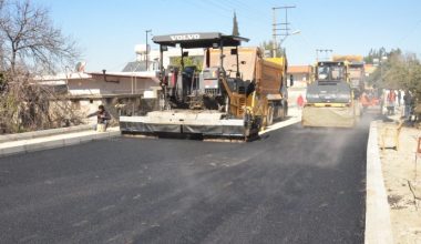 BÜYÜKŞEHİR EKİPLERİ, MAHALLELERİ KALİTELİ YOL AĞINA KAVUŞTURUYOR