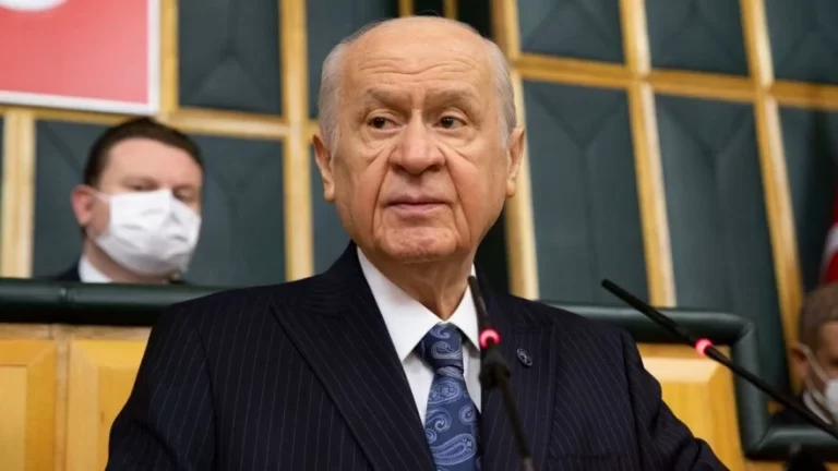Bahçeli’den Atatürksüz Çanakkale tepkisi:  “‘Atatürksüz Çanakkale’ diyenlere sesleniyorum. Yarbay Mustafa Kemal en az diğer kahramanlarımız gibi Çanakkale’nin her yerindedir.