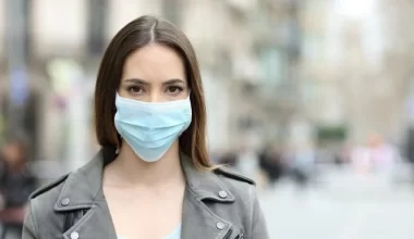 İçişleri Bakanlığı’ndan maske genelgesi! “Okul, hastane ve toplu taşımada maske zorunluluğu sürüyor”