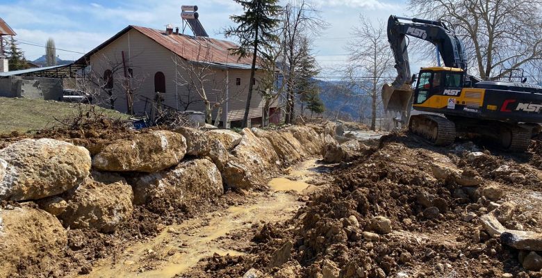 MERSİN BÜYÜKŞEHİR’DEN ÇAMLIYAYLA SEBİL YOLUNDA ALTYAPI ÇALIŞMASI