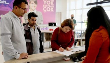 Mezitli Belediyesi Çalışanları İhtiyaç Sahiplerine Yardım Etti