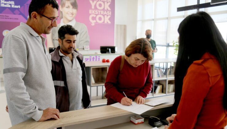 Mezitli Belediyesi Çalışanları İhtiyaç Sahiplerine Yardım Etti