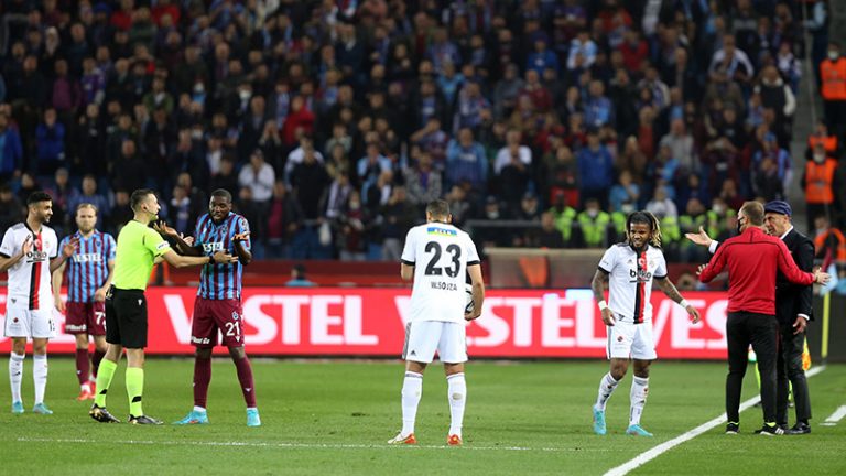 Ahmet Çakar: Türkiye’nin en büyük maçında hakem net bir kural hatası yaptı