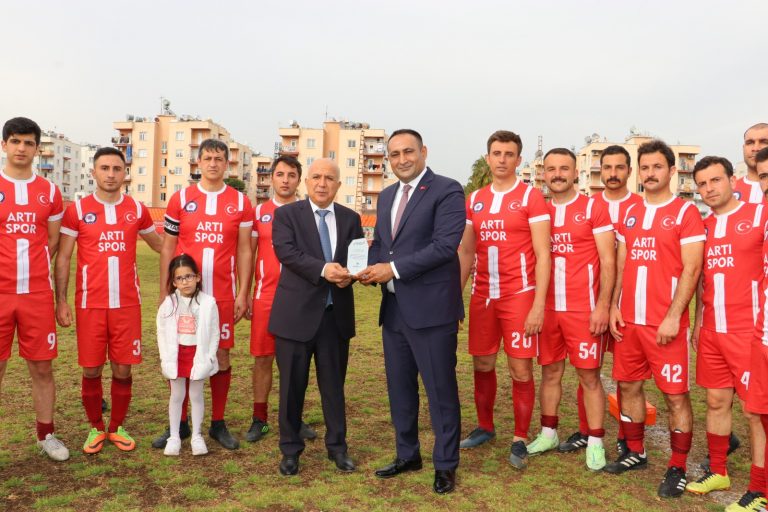 3 OCAK KURUMLAR ARASI FUTBOL TURNUVASININ ŞAMPİYONU: TOROSLAR BELEDİYESİ