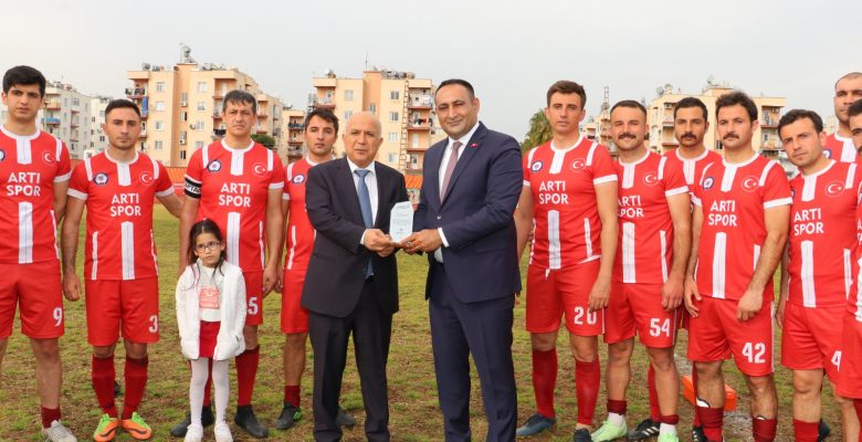 3 OCAK KURUMLAR ARASI FUTBOL TURNUVASININ ŞAMPİYONU: TOROSLAR BELEDİYESİ