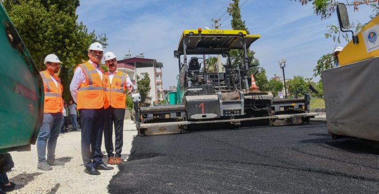 Başkan Abdullah Özyiğit yol yenileme çalışmalarını yerinde inceledi