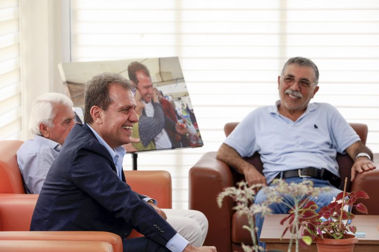 BAŞKAN SEÇER, BAYRAMIN İLK ZİYARETİNİ EMEKLİ EVİ’NE YAPTI