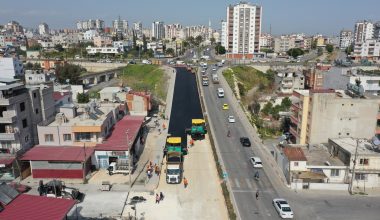 BÜYÜKŞEHİR’DEN TOROSLAR MİTHAT TOROĞLU MAHALLESİ’NDE YOL YENİLEME ÇALIŞMASI