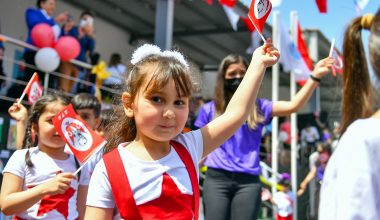 BÜYÜKŞEHİR’İN MÜNİR ÖZKUL KREŞİ’NDE 23 NİSAN COŞKUSU