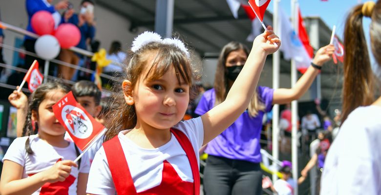 BÜYÜKŞEHİR’İN MÜNİR ÖZKUL KREŞİ’NDE 23 NİSAN COŞKUSU