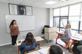 MERCEK’TE KURS BAŞLADI, MERSİNLİLER RUSÇA ÖĞRENİYOR