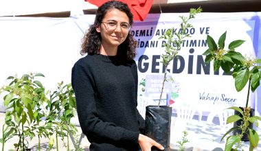 MERSİN BÜYÜKŞEHİR, ERDEMLİ’DE AVOKADO VE ALIÇ FİDANI DAĞITTI