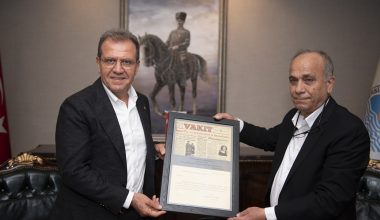 BAŞKAN SEÇER’E KADINLARA DESTEĞİNDEN DOLAYI TARİHİ BELGE