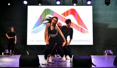 MERSİN BÜYÜKŞEHİR’İN 19 MAYIS ETKİNLİKLERİ DANS SHOW İLE NOKTALANDI