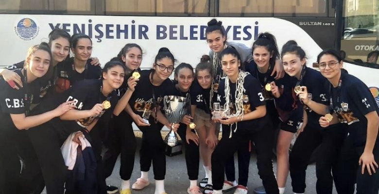 Başkan Özyiğit, “Bu başarı tesadüf değil”. Bir sezonda 5 final 3 kupa