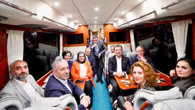 İmamoğlu’ndan ‘Gazetecilerle fotoğraf’ açıklaması: İlerleyen günlerde daha farklı örneklerini görebilirler