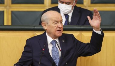 Bahçeli’den Ümit Özdağ’a tepki: Ateşle oynayan provokatör; Bakanımızın hedef alınması pis bir kumpastır!