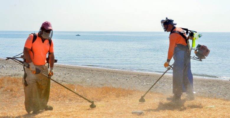 MERSİN BÜYÜKŞEHİR, PLAJLARI YAZA HAZIRLIYOR