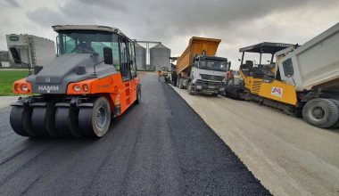 MERSİN BÜYÜKŞEHİR, TİCARİ ALANLARDA YOL YENİLEME ÇALIŞMALARINI SÜRDÜRÜYOR