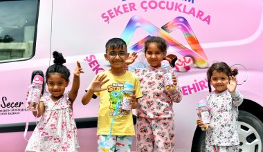 MERSİN BÜYÜKŞEHİR’DEN BU BAYRAM ÇOCUKLARA ŞEKER VE MATARA