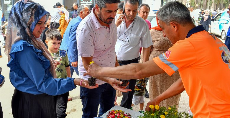 MERSİN BÜYÜKŞEHİR’DEN MEZARLIKLARDA BAYRAM KARŞILAMASI