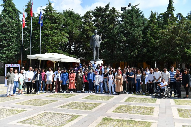 ÜNİVERSİTE ADAYI GENÇLER MERSİN’DE KAMPÜS HAVASI SOLUDU