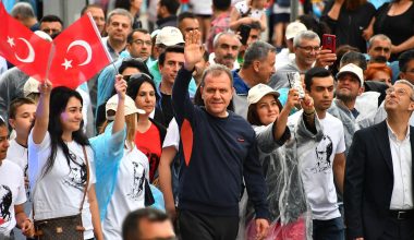 MERSİN’DE 19 MAYIS COŞKUSU BÜYÜKŞEHİR’İN GENÇLİK KORTEJİ’YLE BAŞLADI