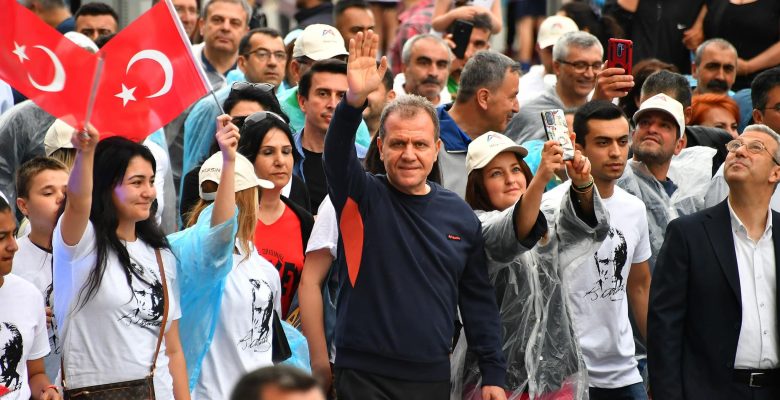 MERSİN’DE 19 MAYIS COŞKUSU BÜYÜKŞEHİR’İN GENÇLİK KORTEJİ’YLE BAŞLADI