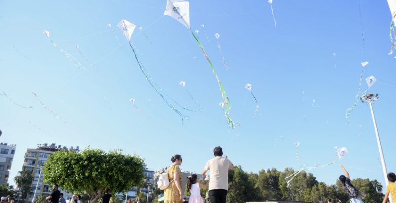 Yenişehir Belediyesinden çocuklara unutulmaz karne hediyesi