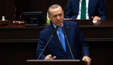 Cumhurbaşkanı Erdoğan’dan Yunanistan açıklaması: Arkadaşlarıma da söyledim, bunlarla ikili görüşme yapmıyoruz. Çünkü bu Yunanistan maalesef yola gelmeyecek